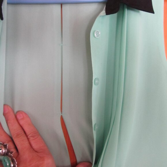 Sleeveless Mint Green Flowy Blouse Sz Large BCBG Tops Open Slit Back Green Black - Picture 3 of 6